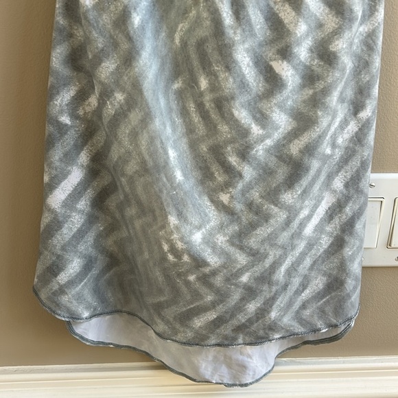 Lululemon Venus Tank Gray Shelf Bra loose fit Size 6 - Picture 3 of 8